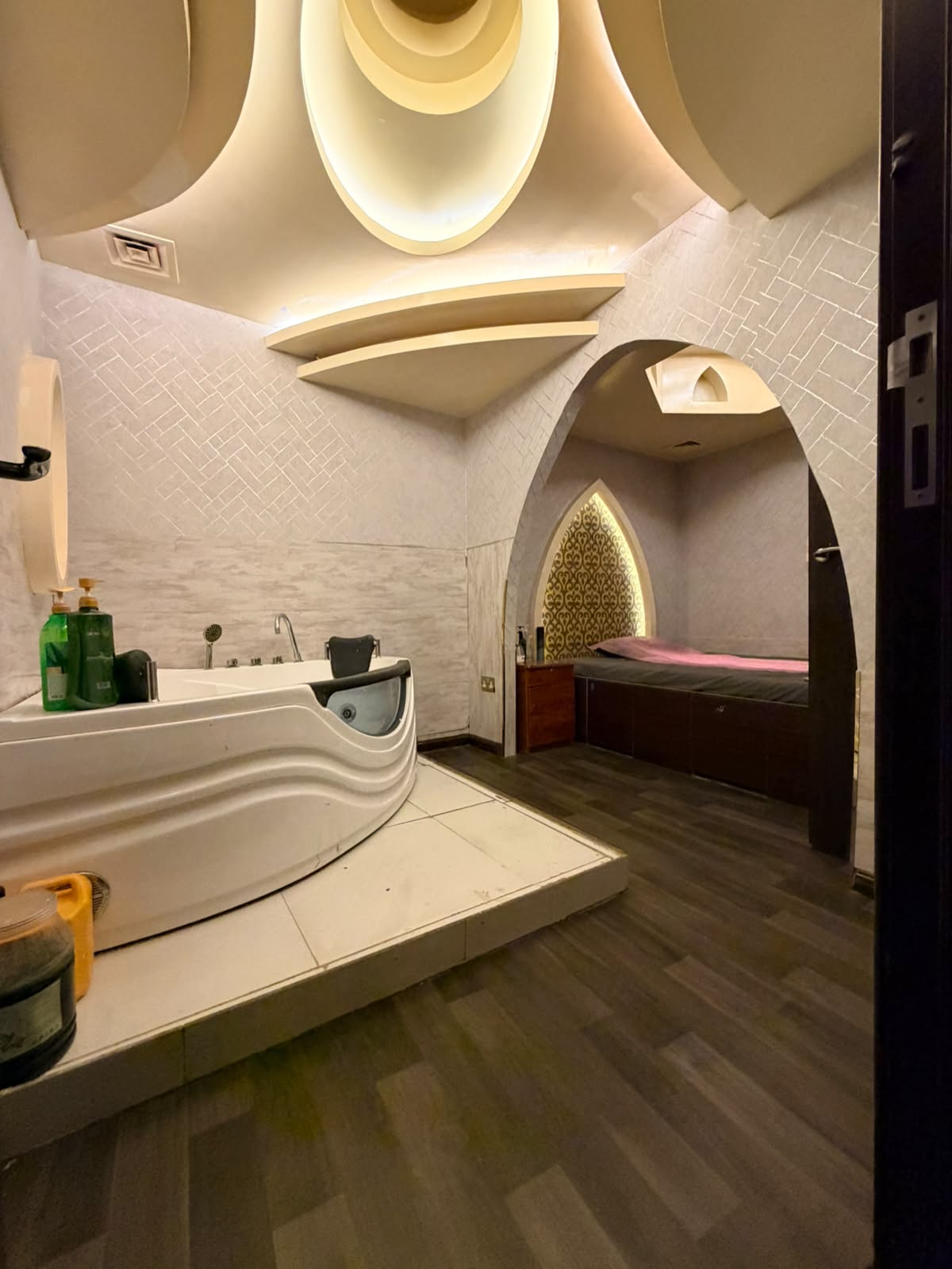 VIP Jacuzzi Suite with Dubai Skyline